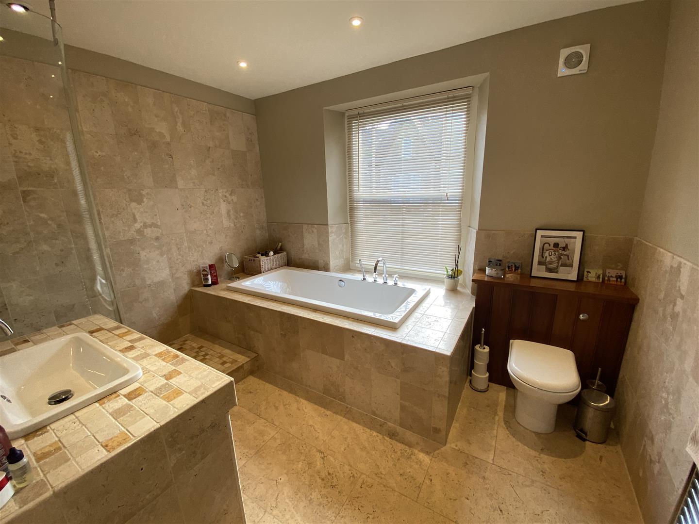 EN-SUITE BATHROOM